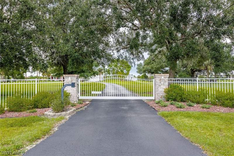 3 bedroom SingleFamilyResidence at 1323 Frontier Cir, Ranchettes, Labelle — photo 4