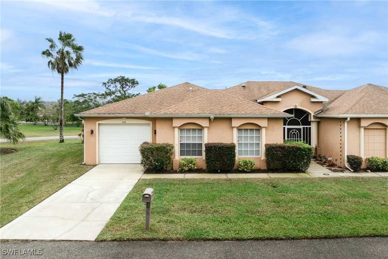3 bedroom Attached at 624 Falls Ln, Mirror Lakes, Lehigh Acres — photo 1