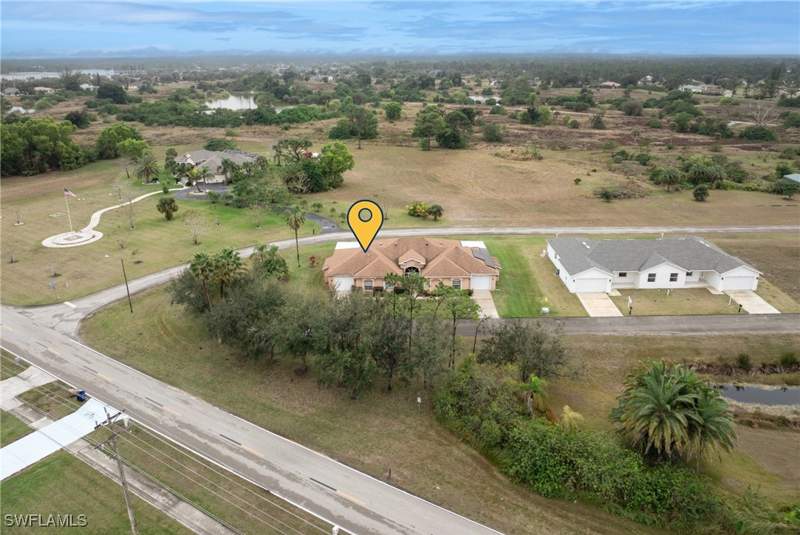 3 bedroom Attached at 624 Falls Ln, Mirror Lakes, Lehigh Acres — photo 2
