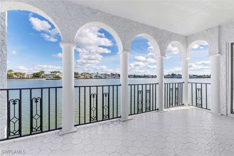 3 bedroom Condominium at 4000 Gulf Shore Blvd N 2000, Venetian Villas, Naples — photo 1