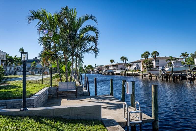 2 bedroom Condominium at 843 SE 46th Ln 1, Pine Breeze, Cape Coral — photo 2