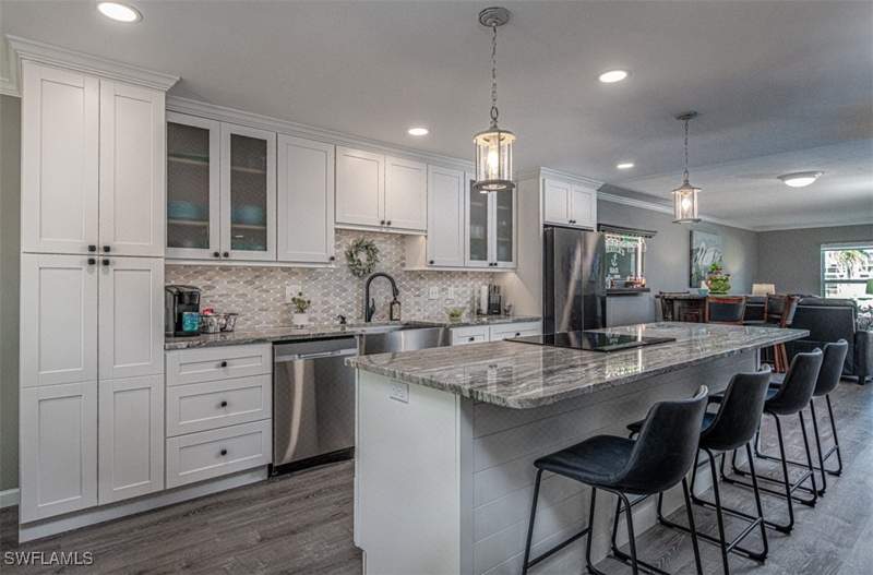 2 bedroom Condominium at 843 SE 46th Ln 1, Pine Breeze, Cape Coral — photo 3