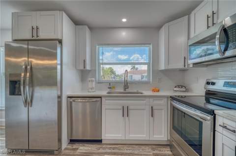 5146 York Ct, Cape Coral FL - photo 10 of 18