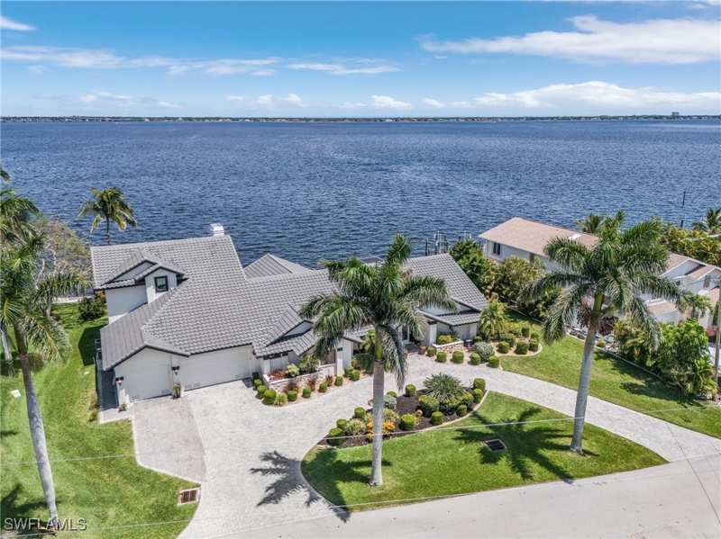 5 bedroom SingleFamilyResidence at 2803 SE 22nd Pl, Cape Coral, Cape Coral — photo 1