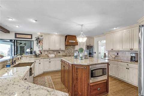 2803 SE 22nd Pl, Cape Coral FL - photo 9 of 47