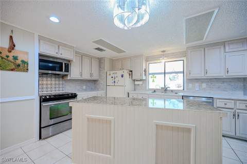 149 Kim Dr 149, Naples FL - photo 6 of 31