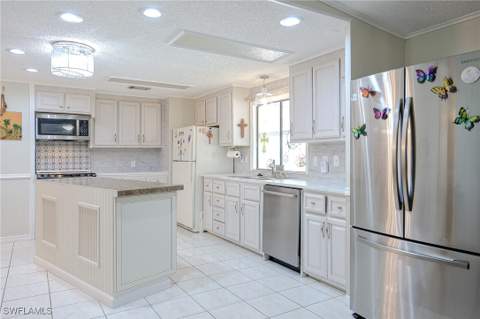 149 Kim Dr 149, Naples FL - photo 7 of 31