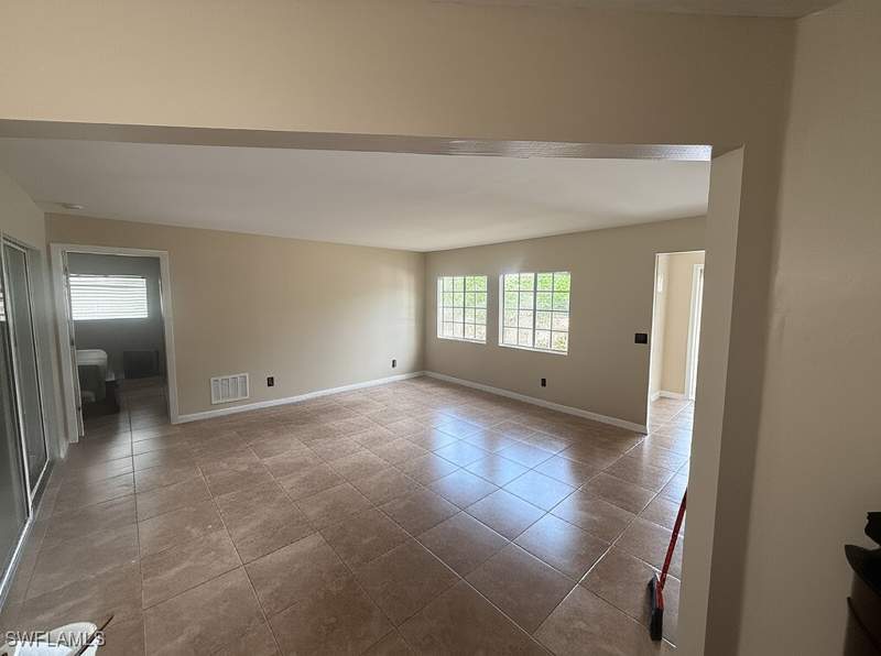 5 bedroom SingleFamilyResidence at 4335 18th Ave SE, Golden Gate Estates, Naples — photo 4