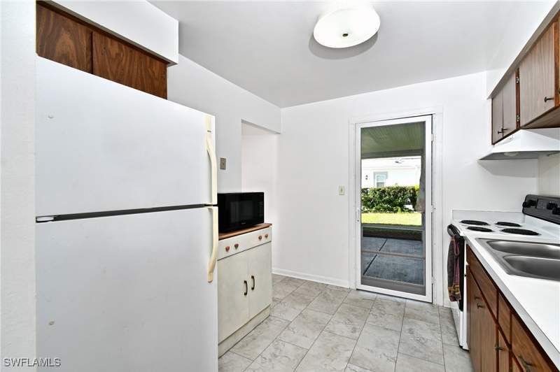2 bedroom Attached at 26 Pinewood Blvd, Pinewood Condominium, Lehigh Acres — photo 4