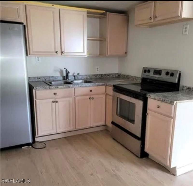 2 bedroom SingleFamilyResidence at 5640 4th Ave, Pine Manor, Fort Myers — photo 3