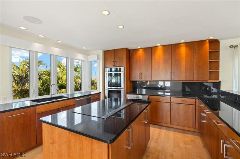 4 bedroom SingleFamilyResidence at 1581 San Carlos Bay Dr, Sanibel Isles, Sanibel — photo 5