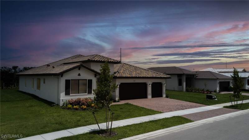 4 bedroom SingleFamilyResidence at 5026 Ofanto Ln, Maple Ridge, Ave Maria — photo 2