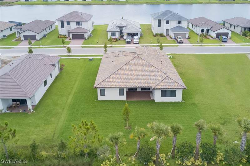 4 bedroom SingleFamilyResidence at 5026 Ofanto Ln, Maple Ridge, Ave Maria — photo 4