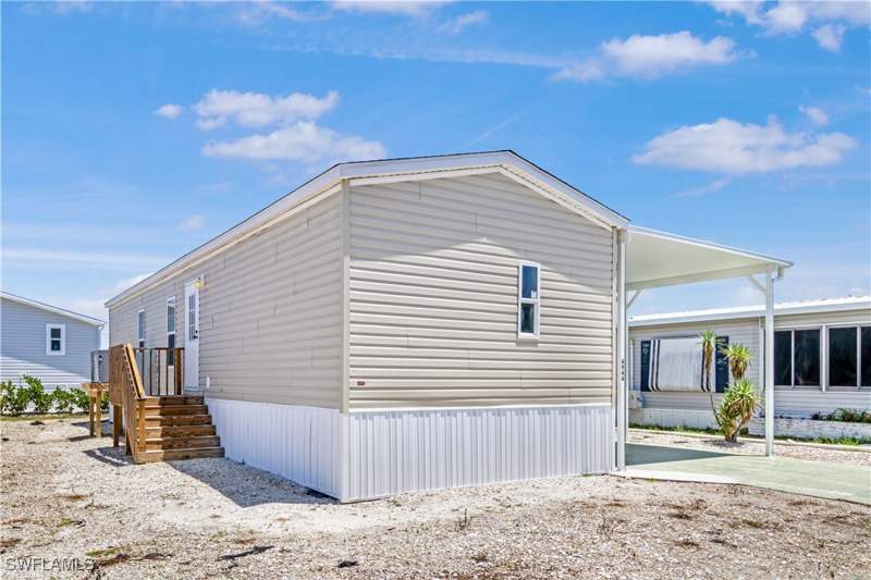 2 bedroom ManufacturedHome at 4944 Porky Ln, Pine Island Cove, St James City — photo 3