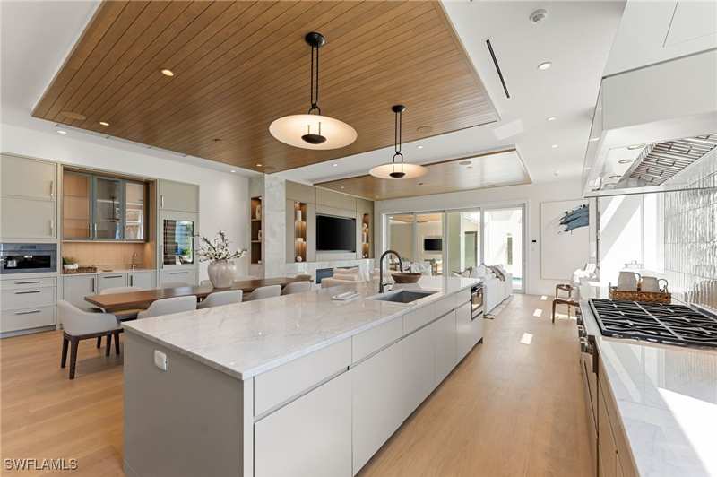4 bedroom SingleFamilyResidence at 581 14th Ave S, Olde Naples, Naples — photo 1