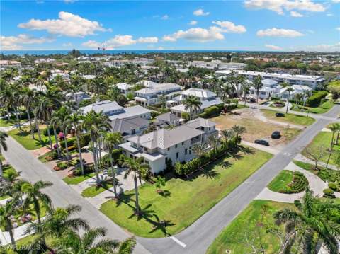 581 14th Ave S, Naples FL - photo 13 of 37
