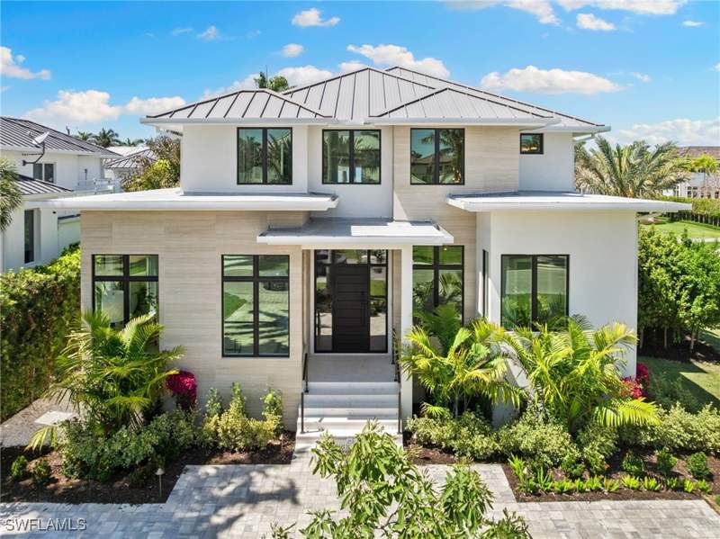 4 bedroom SingleFamilyResidence at 581 14th Ave S, Olde Naples, Naples — photo 3