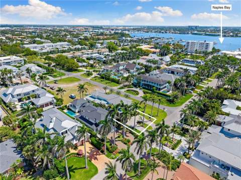 581 14th Ave S, Naples FL - photo 6 of 37