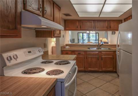 4265 Bay Beach Ln 524, Fort Myers Beach FL - photo 10 of 34