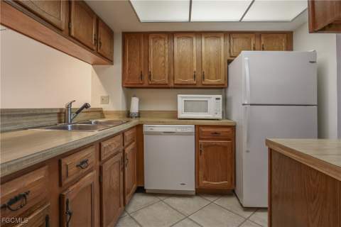 4265 Bay Beach Ln 524, Fort Myers Beach FL - photo 12 of 34