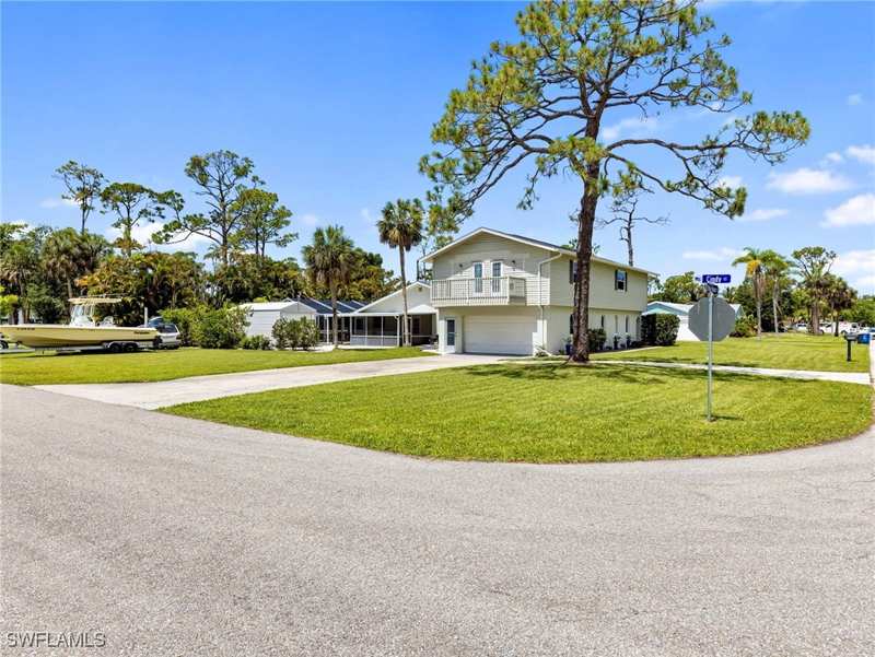6 bedroom SingleFamilyResidence at 3704 Blue Heron Dr, Lucas Landing, Fort Myers — photo 1