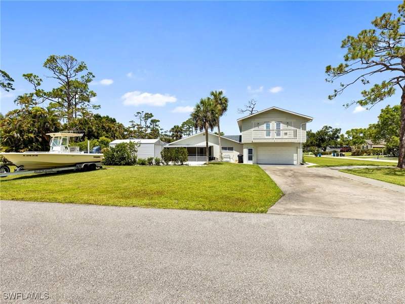 6 bedroom SingleFamilyResidence at 3704 Blue Heron Dr, Lucas Landing, Fort Myers — photo 2