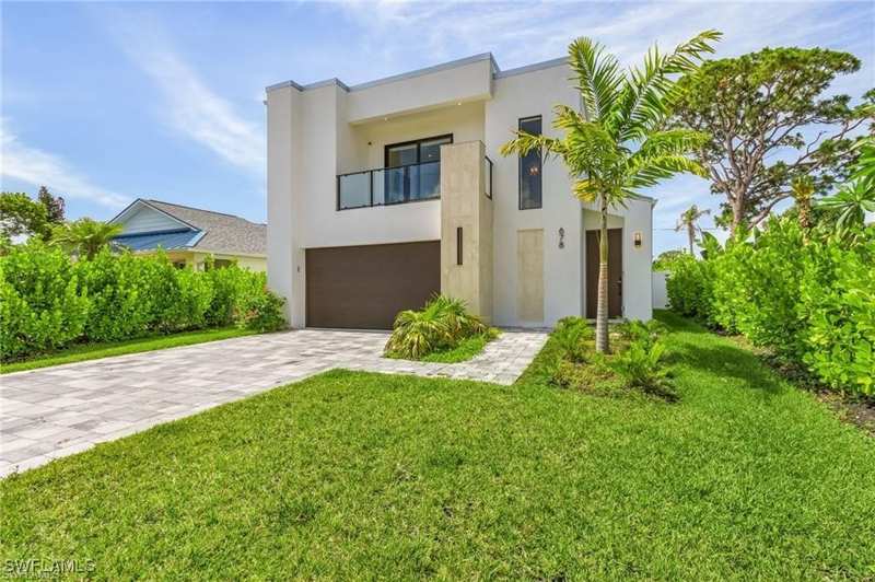 4 bedroom SingleFamilyResidence at 678 95th Ave N, Naples Park, Naples — photo 1