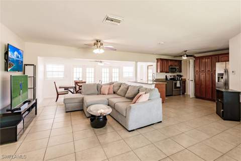 3042 SW 10th Pl, Cape Coral FL - photo 7 of 40