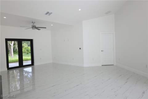 407 Washington Ave, Lehigh Acres FL - photo 10 of 46