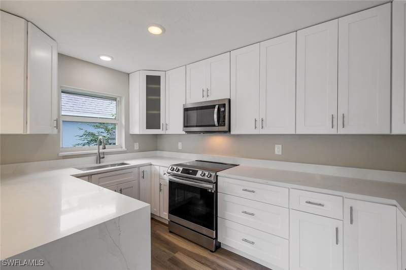 2 bedroom SingleFamilyResidence at 233 Yorkshire Ct, Royal Arms Villas, Naples — photo 2