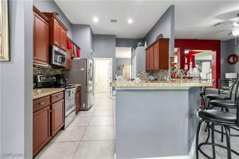 915 Alvin Ave, Lehigh Acres FL - photo 14 of 32