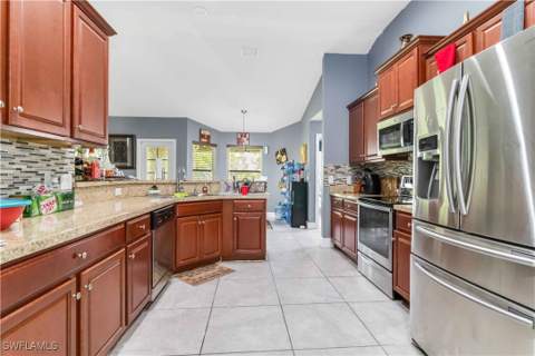 915 Alvin Ave, Lehigh Acres FL - photo 15 of 32