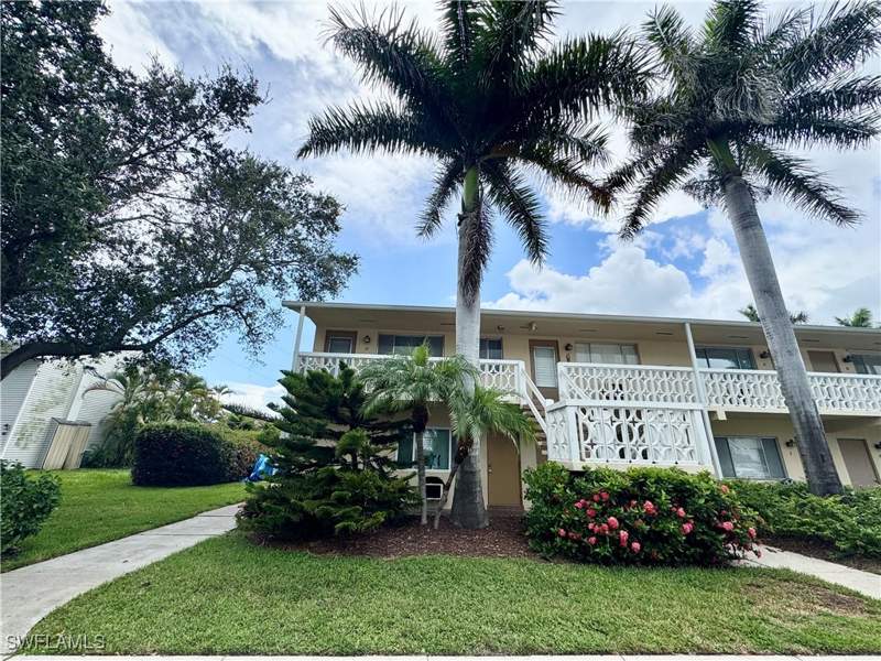 2 bedroom Condominium at 13150 Kings Point Dr 11C, Kings Point, Fort Myers — photo 2