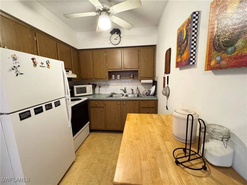 2 bedroom Condominium at 13150 Kings Point Dr 11C, Kings Point, Fort Myers — photo 4