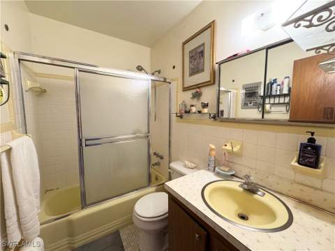 13150 Kings Point Dr 11C, Fort Myers FL - photo 7 of 14