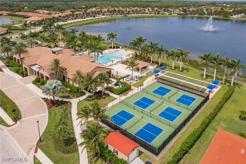 2 bedroom Attached at 1403 Oceania Dr S, Artesia, Naples — photo 4