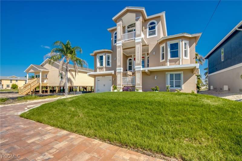 3 bedroom SingleFamilyResidence at 3430 1st Ave, Pine Island Shores Unit 2, St James City — photo 2