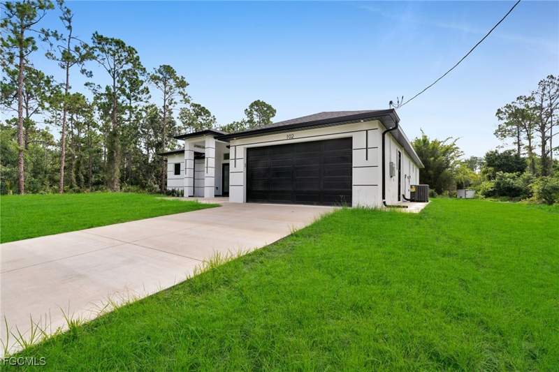 4 bedroom SingleFamilyResidence at 102 Grant Ave, Lehigh Acres, Lehigh Acres — photo 2