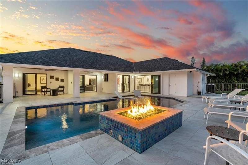 4 bedroom SingleFamilyResidence at 1919 Countess Ct, Imperial Golf Estates, Naples — photo 3