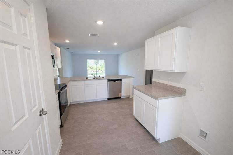 3 bedroom SingleFamilyResidence at 2625 NE 7th Pl, Cape Coral, Cape Coral — photo 3