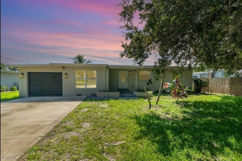 2 bedroom SingleFamilyResidence at 203 Kingston Dr, Russell Park, Fort Myers — photo 2
