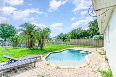 203 Kingston Dr, Fort Myers FL - photo 21 of 27