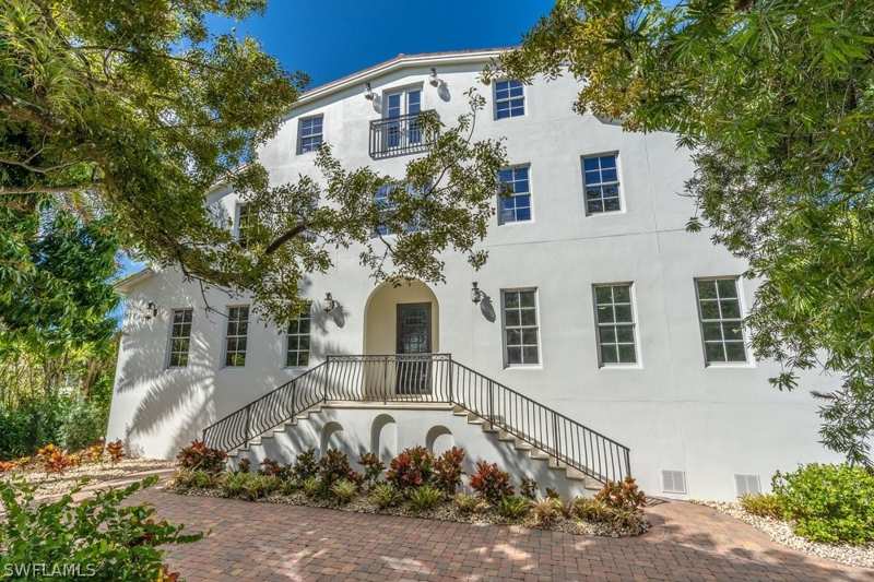 6 bedroom SingleFamilyResidence at 1160 8th St S, Olde Naples, Naples — photo 1