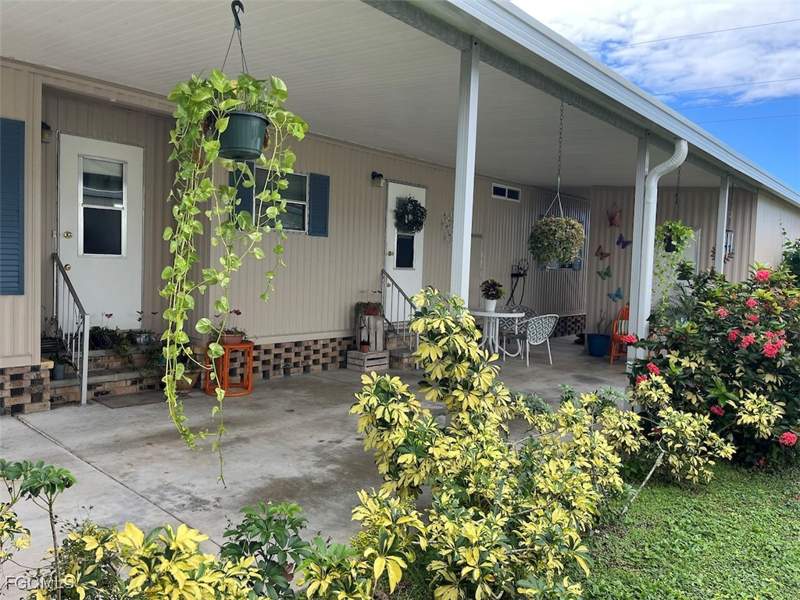 2 bedroom ManufacturedHome at 3153 Orchard Dr, Lake Arrowhead Mob Village, North Fort Myers — photo 4
