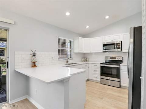 4829 Molokai Dr 12, Naples FL - photo 13 of 33