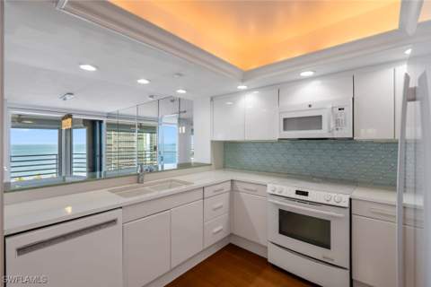 4751 Gulf Shore Blvd N 1406, Naples FL - photo 10 of 29