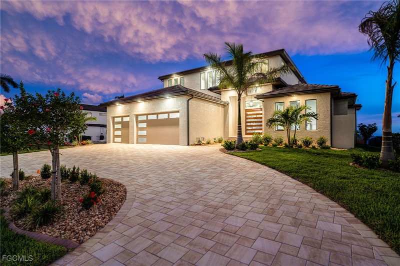 5 bedroom SingleFamilyResidence at 1024 Dolphin Dr, Cape Coral, Cape Coral — photo 1
