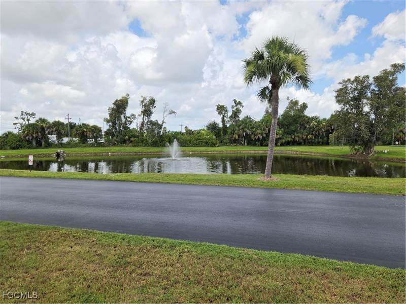 2 bedroom ManufacturedHome at 963 Idle Way Dr, Lazy Days Mobile Village, North Fort Myers — photo 3