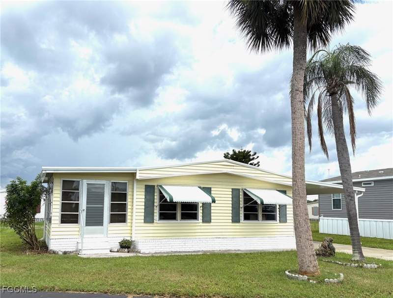 2 bedroom ManufacturedHome at 963 Idle Way Dr, Lazy Days Mobile Village, North Fort Myers — photo 5