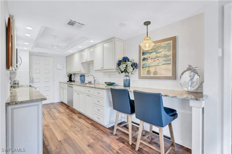 2 bedroom Condominium at 2400 Gulf Shore Blvd N 203, Admiralty Point, Naples — photo 4